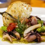 Immagine di piatti tipici veneti serviti in un ristorante premiato.